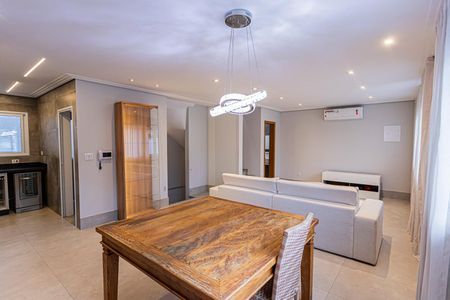 Casa à venda com 200m², 3 quartos e 6 vagasSala e cozinha