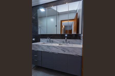 Casa à venda com 200m², 3 quartos e 6 vagasBanheiro suite 2
