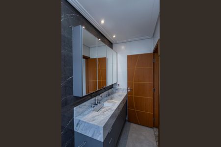 Casa à venda com 200m², 3 quartos e 6 vagasBanheiro suite 2