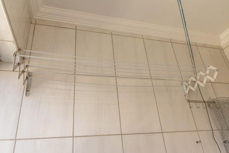 Apartamento para alugar com 80m², 3 quartos e 2 vagas Apartamento para alugar com 80m², 3 quartos e 2 vagasDetalhe Área de Serviço-Varal de teto