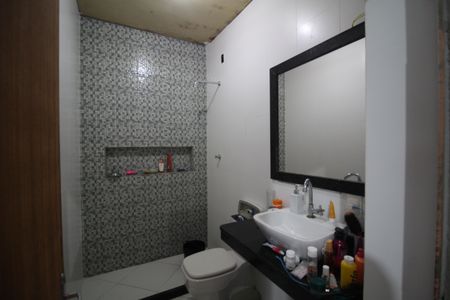 Banheiro da Suíte de casa para alugar com 2 quartos, 60m² em Centro, Nilópolis