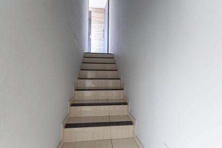 Apartamento à venda com 105m², 2 quartos e 1 vaga Apartamento à venda com 105m², 2 quartos e 1 vagaEscada
