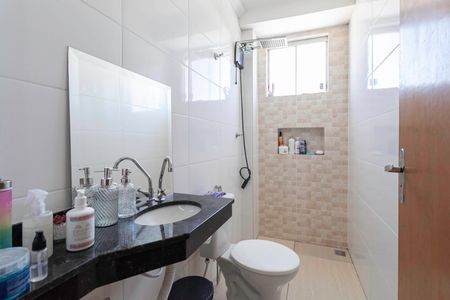 Apartamento à venda com 105m², 2 quartos e 1 vaga Apartamento à venda com 105m², 2 quartos e 1 vagaBanheiro social