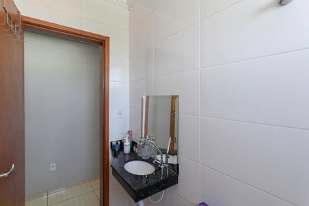 Apartamento à venda com 105m², 2 quartos e 1 vaga Apartamento à venda com 105m², 2 quartos e 1 vagaBanheiro social