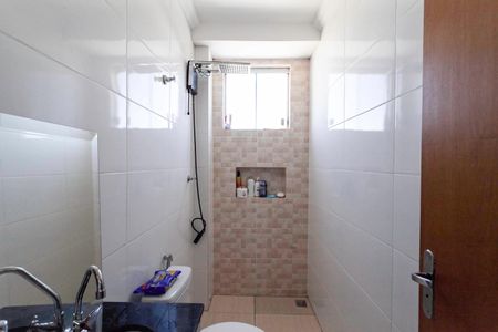 Apartamento à venda com 105m², 2 quartos e 1 vaga Apartamento à venda com 105m², 2 quartos e 1 vagaBanheiro social