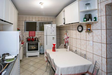 Casa à venda com 290m², 4 quartos e 7 vagasCozinha Casa 1