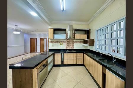 Casa para alugar com 188m², 4 quartos e 1 vagaCozinha