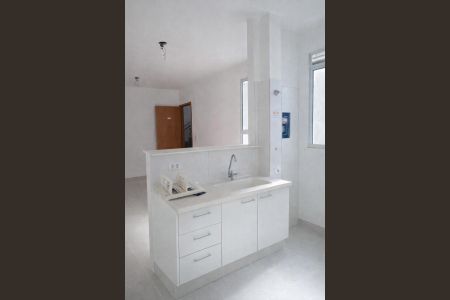 Cozinha de apartamento para alugar com 2 quartos, 55m² em Barra, Salvador