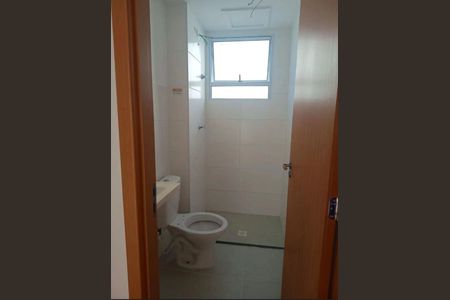 Banheiro de apartamento para alugar com 2 quartos, 55m² em Barra, Salvador