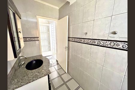 Casa à venda com 180m², 3 quartos e 2 vagas Casa à venda com 180m², 3 quartos e 2 vagasBanheiro 2