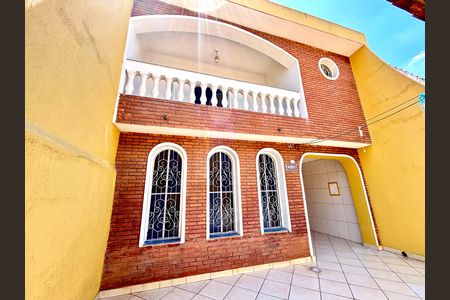 Casa à venda com 180m², 3 quartos e 2 vagas Casa à venda com 180m², 3 quartos e 2 vagasGaragem