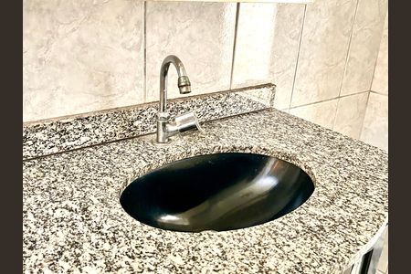 Casa à venda com 180m², 3 quartos e 2 vagas Casa à venda com 180m², 3 quartos e 2 vagasBanheiro 2