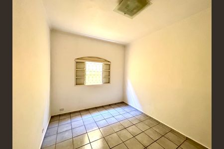 Casa à venda com 180m², 3 quartos e 2 vagas Casa à venda com 180m², 3 quartos e 2 vagasQuarto 1