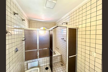 Casa à venda com 180m², 3 quartos e 2 vagas Casa à venda com 180m², 3 quartos e 2 vagasBanheiro da Suíte