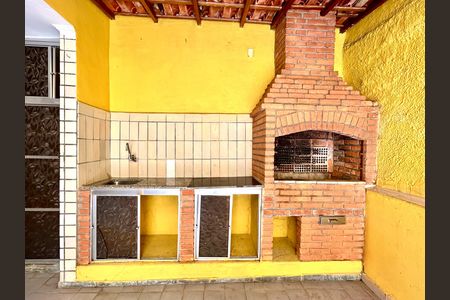 Casa à venda com 180m², 3 quartos e 2 vagas Casa à venda com 180m², 3 quartos e 2 vagasÁrea de Serviço