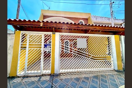 Casa à venda com 180m², 3 quartos e 2 vagas Casa à venda com 180m², 3 quartos e 2 vagasPlaca instalada na fachada do imóvel