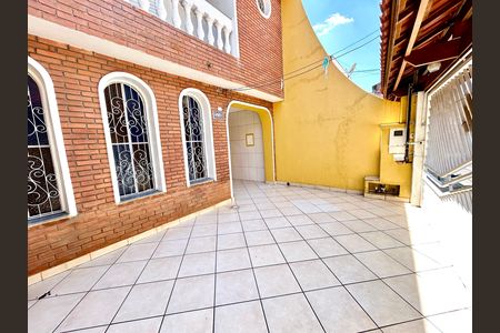 Casa à venda com 180m², 3 quartos e 2 vagas Casa à venda com 180m², 3 quartos e 2 vagasGaragem