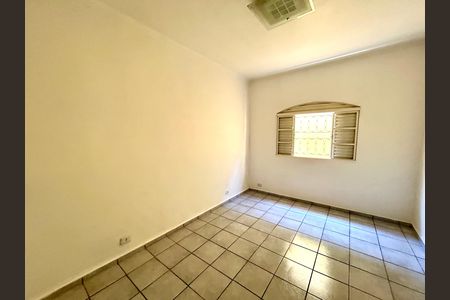 Casa à venda com 180m², 3 quartos e 2 vagas Casa à venda com 180m², 3 quartos e 2 vagasQuarto 1