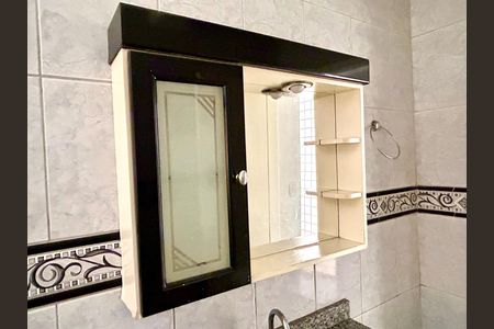 Casa à venda com 180m², 3 quartos e 2 vagas Casa à venda com 180m², 3 quartos e 2 vagasBanheiro 2