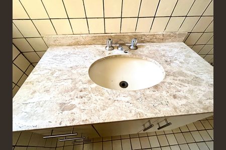 Casa à venda com 180m², 3 quartos e 2 vagas Casa à venda com 180m², 3 quartos e 2 vagasBanheiro da Suíte