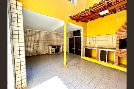 Casa à venda com 180m², 3 quartos e 2 vagas Casa à venda com 180m², 3 quartos e 2 vagasÁrea de Serviço