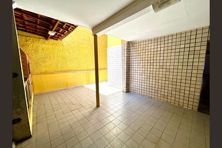 Casa à venda com 180m², 3 quartos e 2 vagas Casa à venda com 180m², 3 quartos e 2 vagasÁrea de Serviço