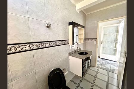 Casa à venda com 180m², 3 quartos e 2 vagas Casa à venda com 180m², 3 quartos e 2 vagasBanheiro 2