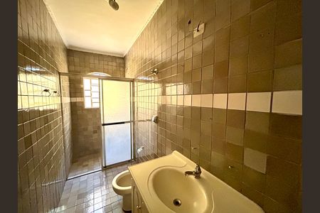 Casa à venda com 180m², 3 quartos e 2 vagas Casa à venda com 180m², 3 quartos e 2 vagasBanheiro 1
