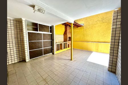 Casa à venda com 180m², 3 quartos e 2 vagas Casa à venda com 180m², 3 quartos e 2 vagasÁrea de Serviço