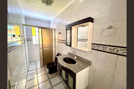 Casa à venda com 180m², 3 quartos e 2 vagas Casa à venda com 180m², 3 quartos e 2 vagasBanheiro 2