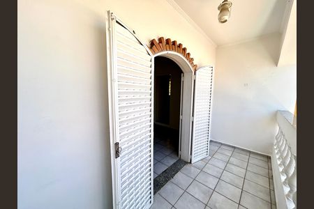 Casa à venda com 180m², 3 quartos e 2 vagas Casa à venda com 180m², 3 quartos e 2 vagasSacada da Suíte