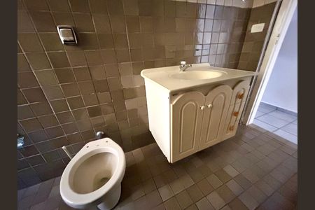 Casa à venda com 180m², 3 quartos e 2 vagas Casa à venda com 180m², 3 quartos e 2 vagasBanheiro 1