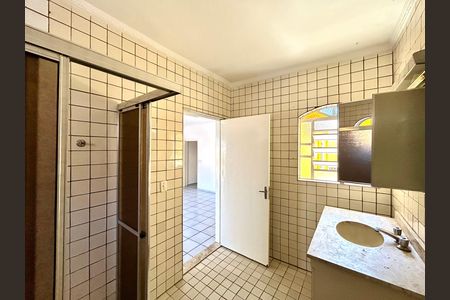 Casa à venda com 180m², 3 quartos e 2 vagas Casa à venda com 180m², 3 quartos e 2 vagasBanheiro da Suíte