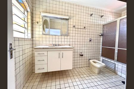 Casa à venda com 180m², 3 quartos e 2 vagas Casa à venda com 180m², 3 quartos e 2 vagasBanheiro da Suíte