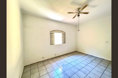 Casa à venda com 180m², 3 quartos e 2 vagas Casa à venda com 180m², 3 quartos e 2 vagasQuarto 2