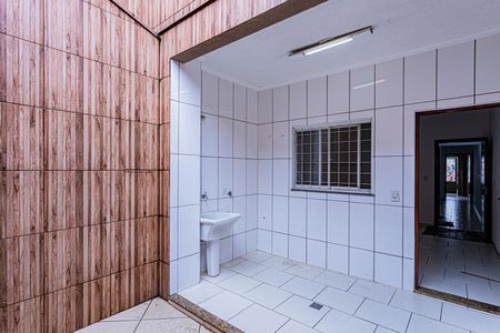 Casa para alugar com 100m², 2 quartos e 1 vagaÁrea de Serviço e quintal