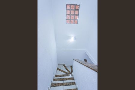 Casa para alugar com 100m², 2 quartos e 1 vagaEscada