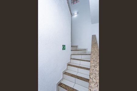 Casa para alugar com 100m², 2 quartos e 1 vagaEscada