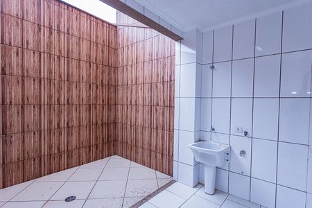 Casa para alugar com 100m², 2 quartos e 1 vagaÁrea de Serviço e quintal