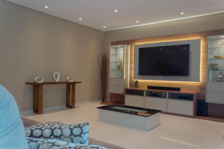 Casa para alugar com 544m², 5 quartos e 6 vagas Casa para alugar com 544m², 5 quartos e 6 vagasSala de Lareira