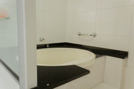 Casa para alugar com 544m², 5 quartos e 6 vagas Casa para alugar com 544m², 5 quartos e 6 vagasBanheiro da Área comum