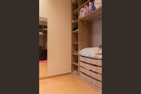 Casa para alugar com 544m², 5 quartos e 6 vagas Casa para alugar com 544m², 5 quartos e 6 vagasCloset da Suíte 3