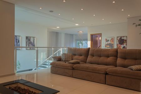 Casa para alugar com 544m², 5 quartos e 6 vagas Casa para alugar com 544m², 5 quartos e 6 vagasSala de Lareira