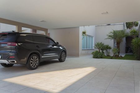 Casa para alugar com 544m², 5 quartos e 6 vagas Casa para alugar com 544m², 5 quartos e 6 vagasGaragem