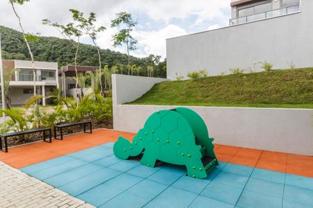 Apartamento à venda com 200m², 3 quartos e 2 vagas Apartamento à venda com 200m², 3 quartos e 2 vagasÁrea comum - Playground