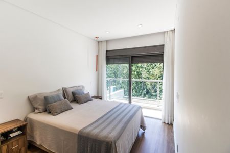 Apartamento à venda com 200m², 3 quartos e 2 vagas Apartamento à venda com 200m², 3 quartos e 2 vagasSuíte