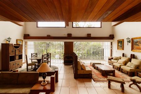 Casa para alugar com 550m², 5 quartos e 4 vagasSala