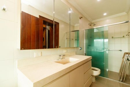 Casa para alugar com 550m², 5 quartos e 4 vagasBanheiro da Suíte