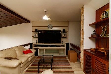 Casa para alugar com 550m², 5 quartos e 4 vagasSala