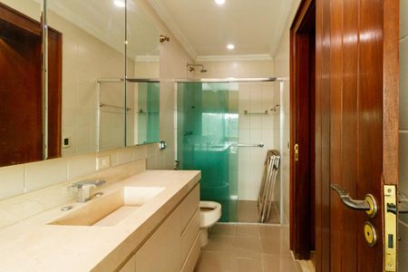 Casa para alugar com 550m², 5 quartos e 4 vagasBanheiro da Suíte